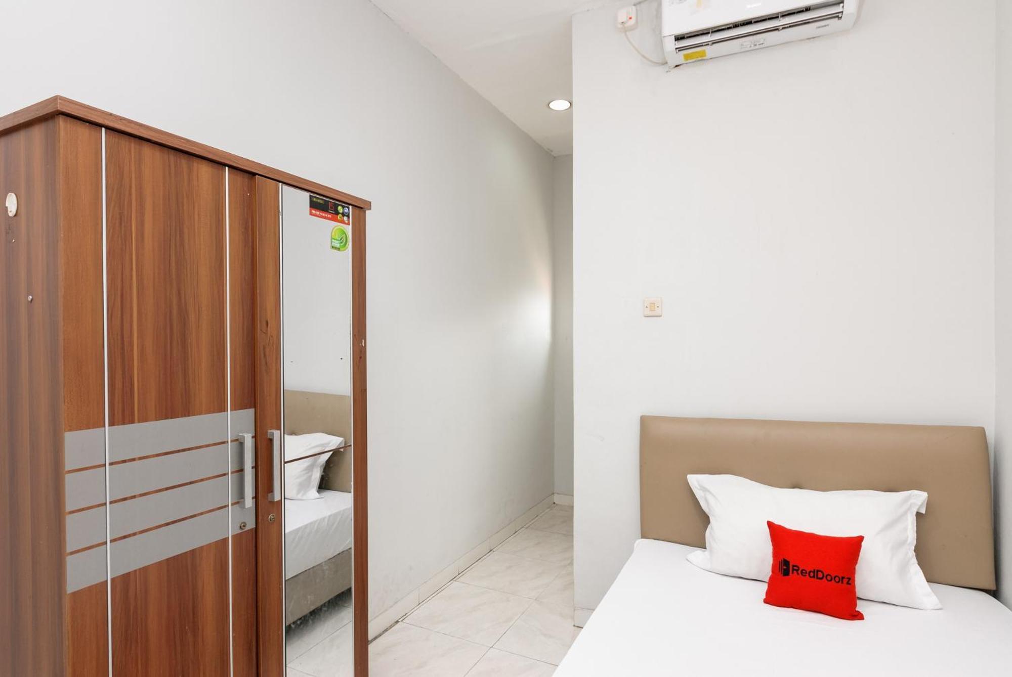 Reddoorz Near Mandaya Royal Hospital Puri Ξενοδοχείο Τάνγκερανγκ Εξωτερικό φωτογραφία